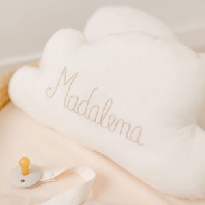 Almofada Nuvem Nature – Bordado à mão
